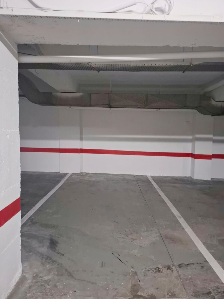 3 soverom Kjedet enebolig til salgs i Playa de las Americas med svømmebasseng garasje - € 650 000 (Ref: 9322459)