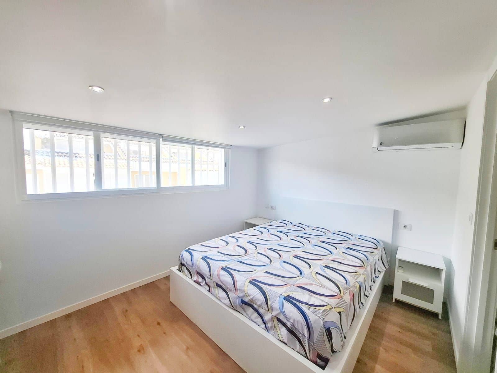 3 soverom Kjedet enebolig til salgs i Playa de las Americas med svømmebasseng garasje - € 650 000 (Ref: 9322459)