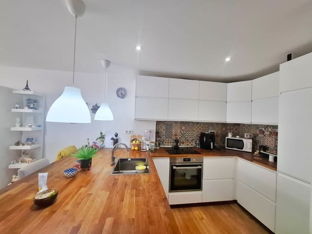 3 makuuhuone Paritalo myytävänä paikassa Playa de las Americas, Arona mukana uima-altaan 
autotalli - 650 000 € (Ref: 9322459)