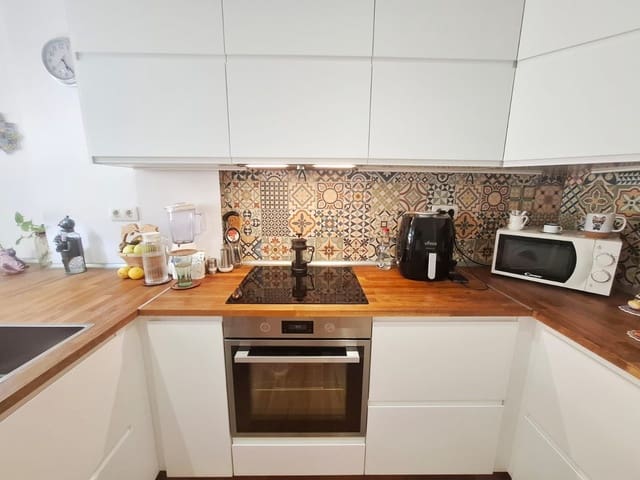 3 makuuhuone Paritalo myytävänä paikassa Playa de las Americas, Arona mukana uima-altaan 
autotalli - 650 000 € (Ref: 9322459)