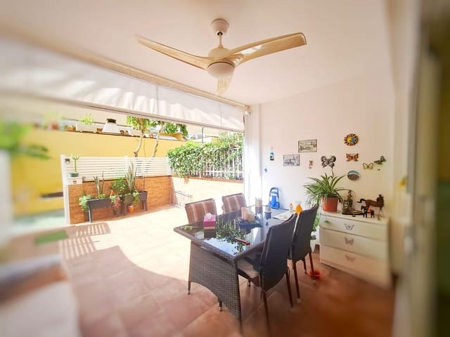 3 makuuhuone Paritalo myytävänä paikassa Playa de las Americas, Arona mukana uima-altaan 
autotalli - 650 000 € (Ref: 9322459)