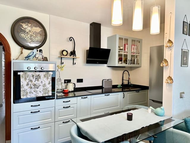 1 soveværelse Lejlighed til salg i Costa del Silencio, Arona med swimmingpool - € 250.000 (Ref: 9340678)