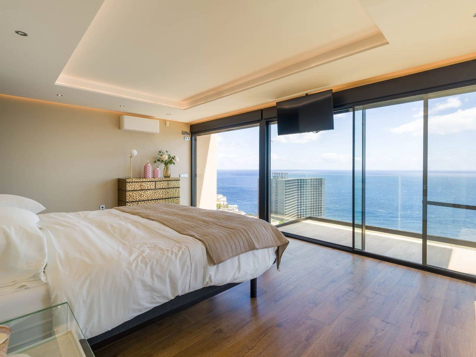 6 chambre Villa/Maison à vendre à Acoran avec piscine garage - 1 599 000 € (Ref: 9340679)