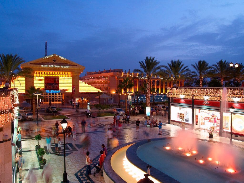 Appartement te koop in Playa de las Americas met zwembad - € 250.000 (Ref: 9341855)