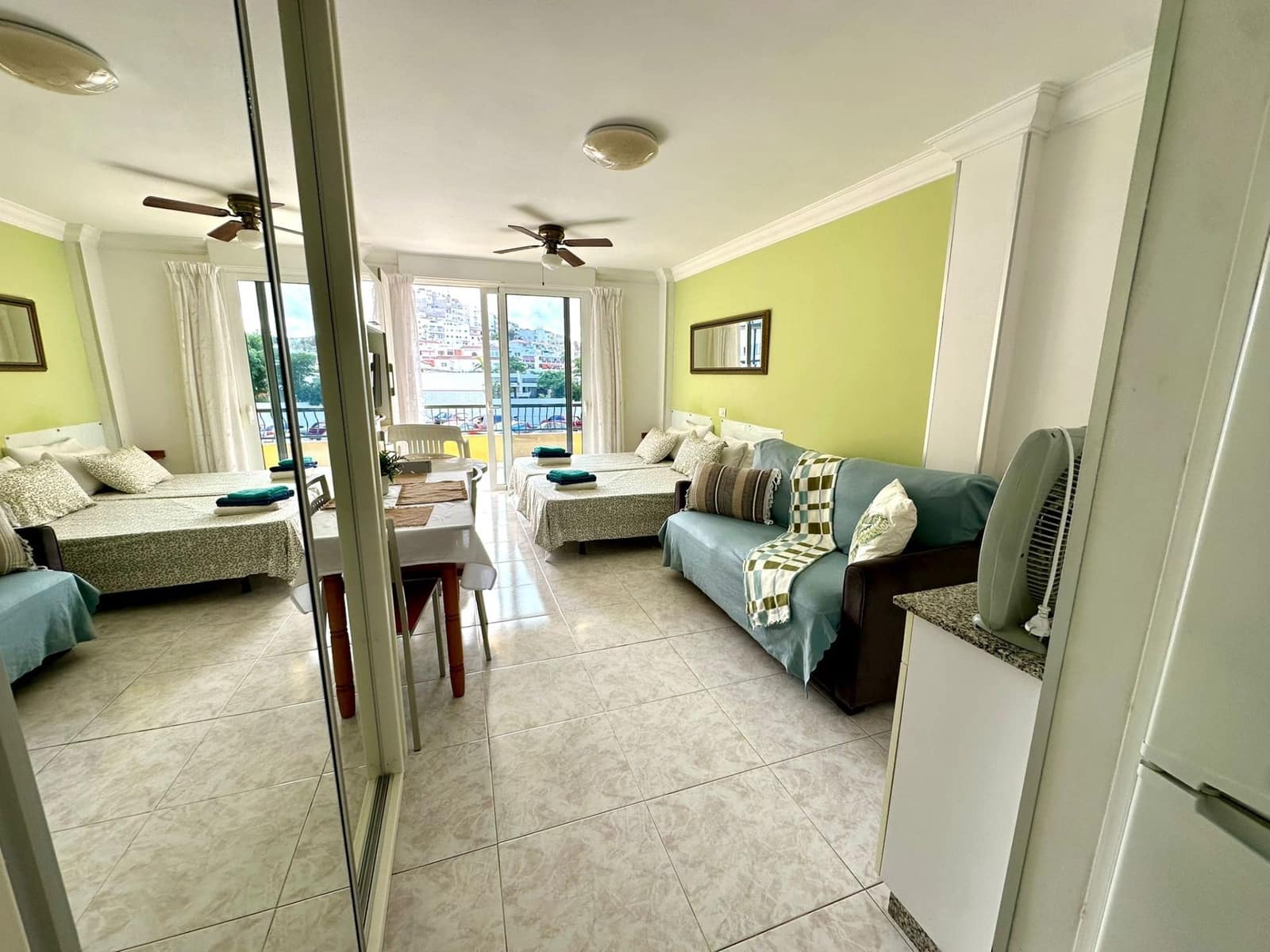 Appartement te koop in Playa de las Americas met zwembad - € 250.000 (Ref: 9341855)