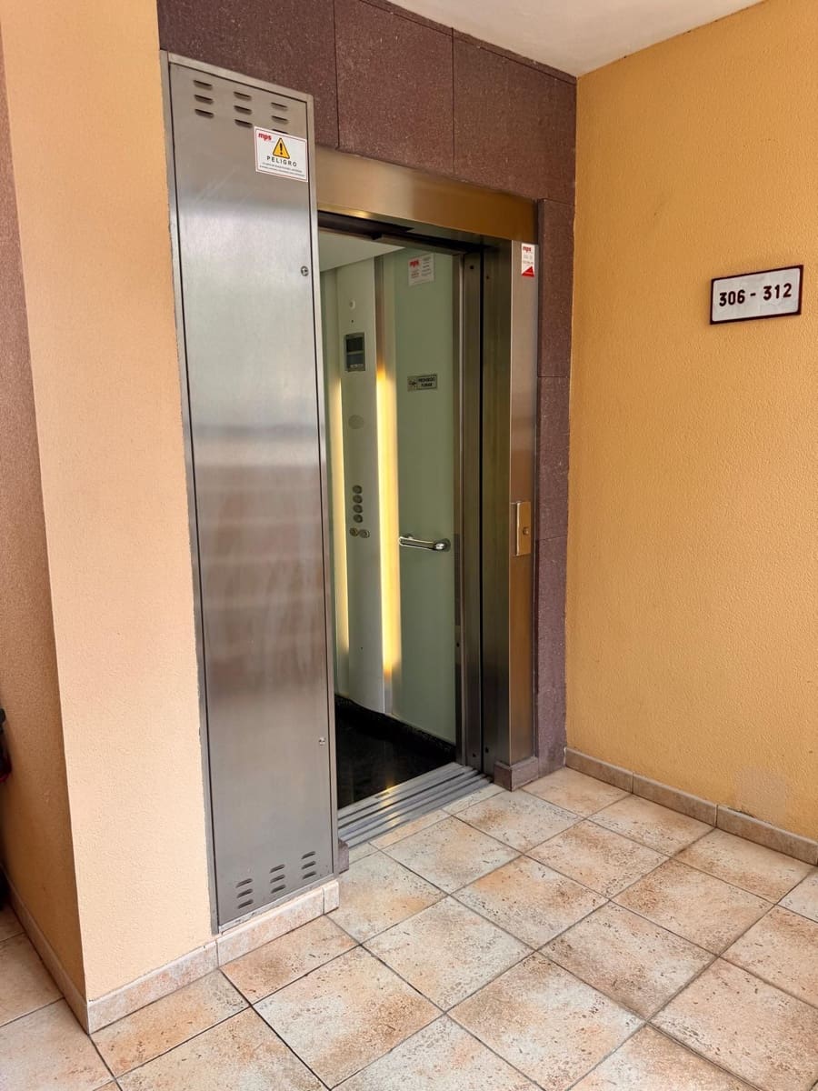 2 sypialnia Penthouse na sprzedaż w El Madronal z basenem garażem - 499 000 € (Ref: 9395717)