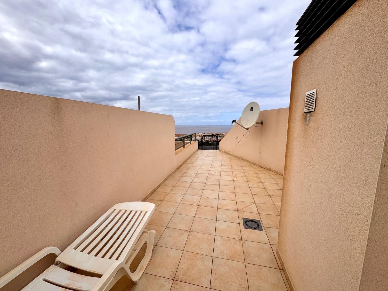 2 sypialnia Penthouse na sprzedaż w El Madronal z basenem garażem - 499 000 € (Ref: 9395717)