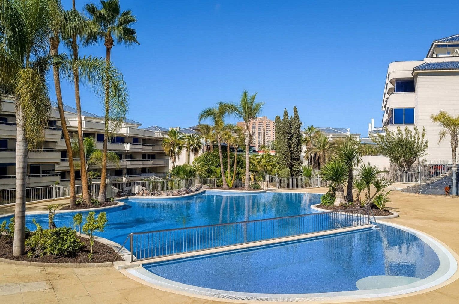 3 chambre Appartement à vendre à Los Cristianos avec piscine garage - 665 000 € (Ref: 9400380)