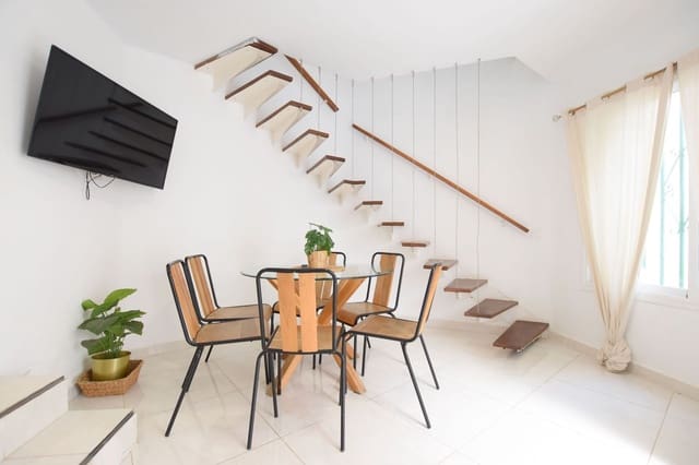 3 slaapkamer Bungalow te koop in Playa de las Américas, Adeje met zwembad - € 450.000 (Ref: 9406220)