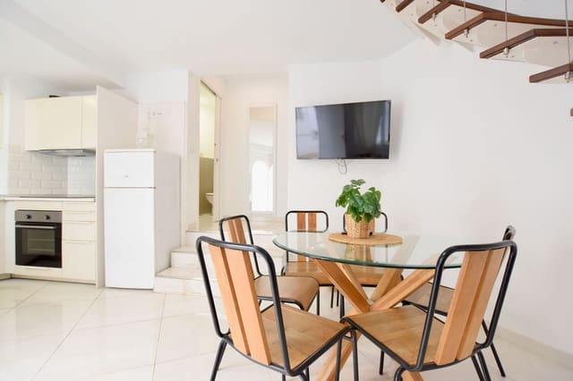 3 slaapkamer Bungalow te koop in Playa de las Américas, Adeje met zwembad - € 450.000 (Ref: 9406220)