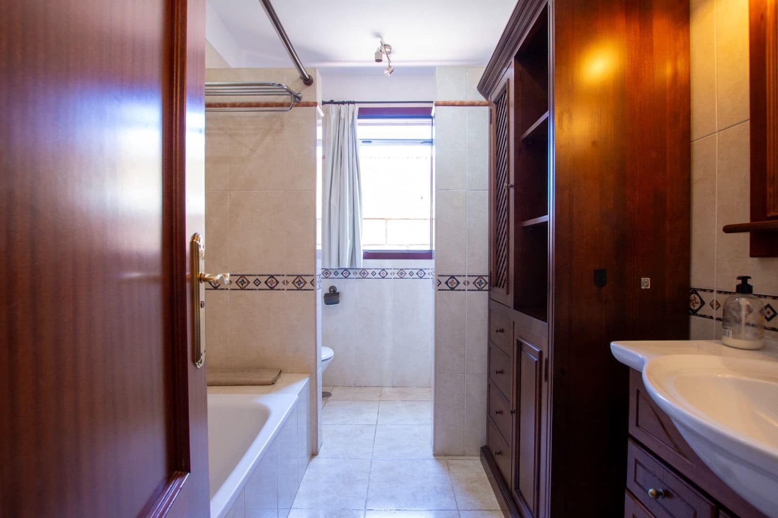 4 soverom Villa til salgs i Arona med svømmebasseng garasje - € 579 000 (Ref: 9421864)