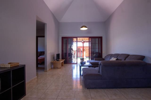 4 chambre Villa/Maison à vendre à Arona avec piscine garage - 579 000 € (Ref: 9421864)