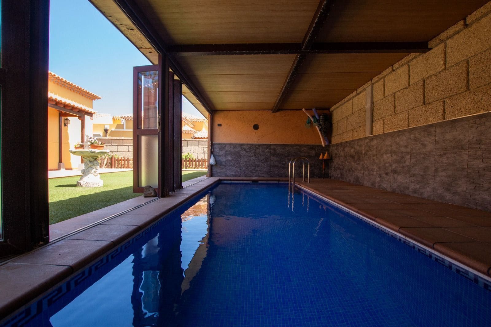 4 soverom Villa til salgs i Arona med svømmebasseng garasje - € 579 000 (Ref: 9421864)