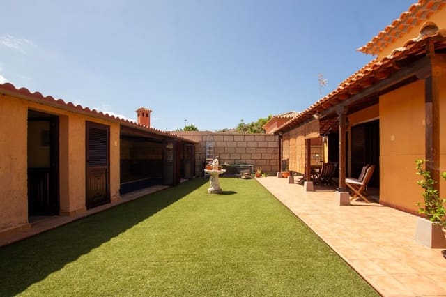 4 chambre Villa/Maison à vendre à Arona avec piscine garage - 579 000 € (Ref: 9421864)