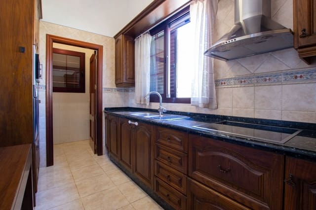 4 chambre Villa/Maison à vendre à Arona avec piscine garage - 579 000 € (Ref: 9421864)