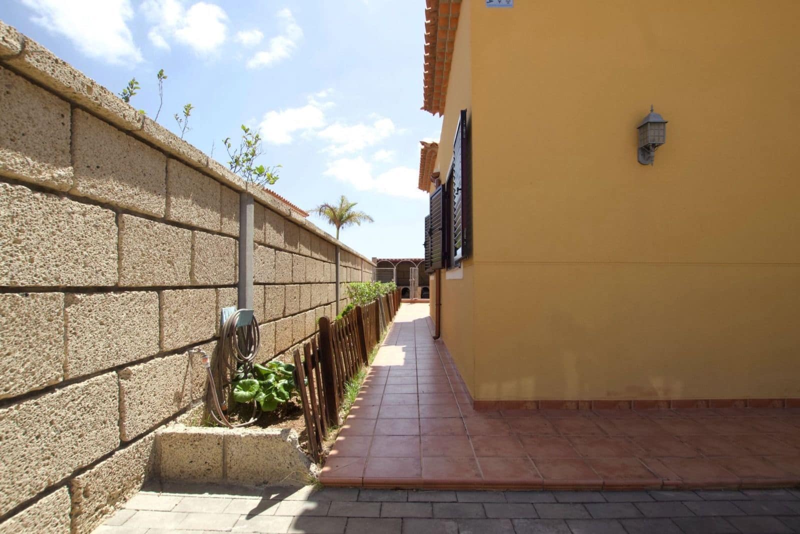 4 soverom Villa til salgs i Arona med svømmebasseng garasje - € 579 000 (Ref: 9421864)