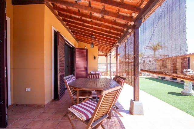 4 chambre Villa/Maison à vendre à Arona avec piscine garage - 579 000 € (Ref: 9421864)