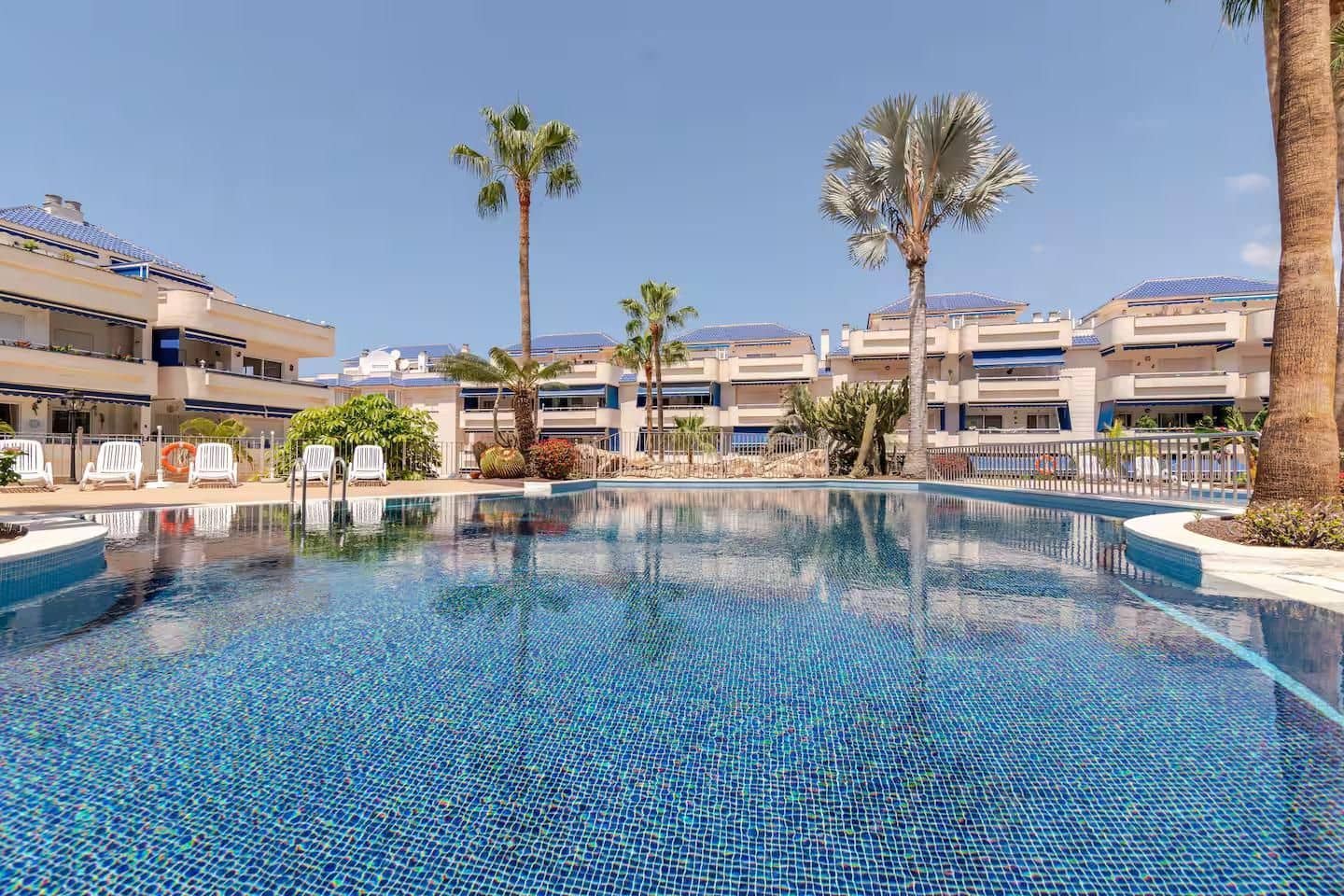 Apartamento de 1 habitación en Los Cristianos en venta con piscina garaje - 295.000 € (Ref: 9441257)