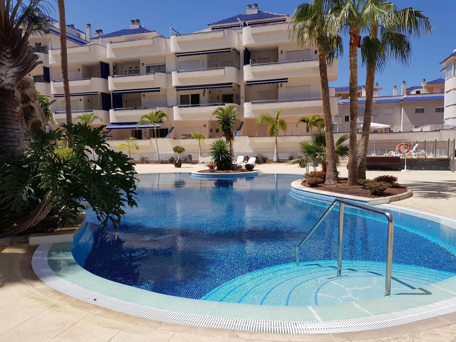 Apartamento de 1 habitación en Los Cristianos en venta con piscina garaje - 295.000 € (Ref: 9441257)
