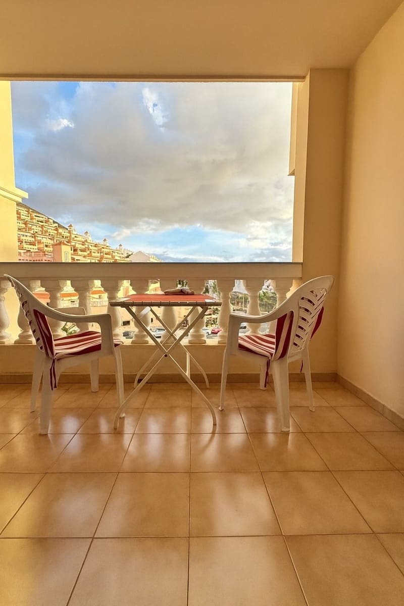 1 makuuhuone Huoneisto myytävänä paikassa Los Cristianos mukana uima-altaan 
autotalli - 290 000 € (Ref: 9445768)