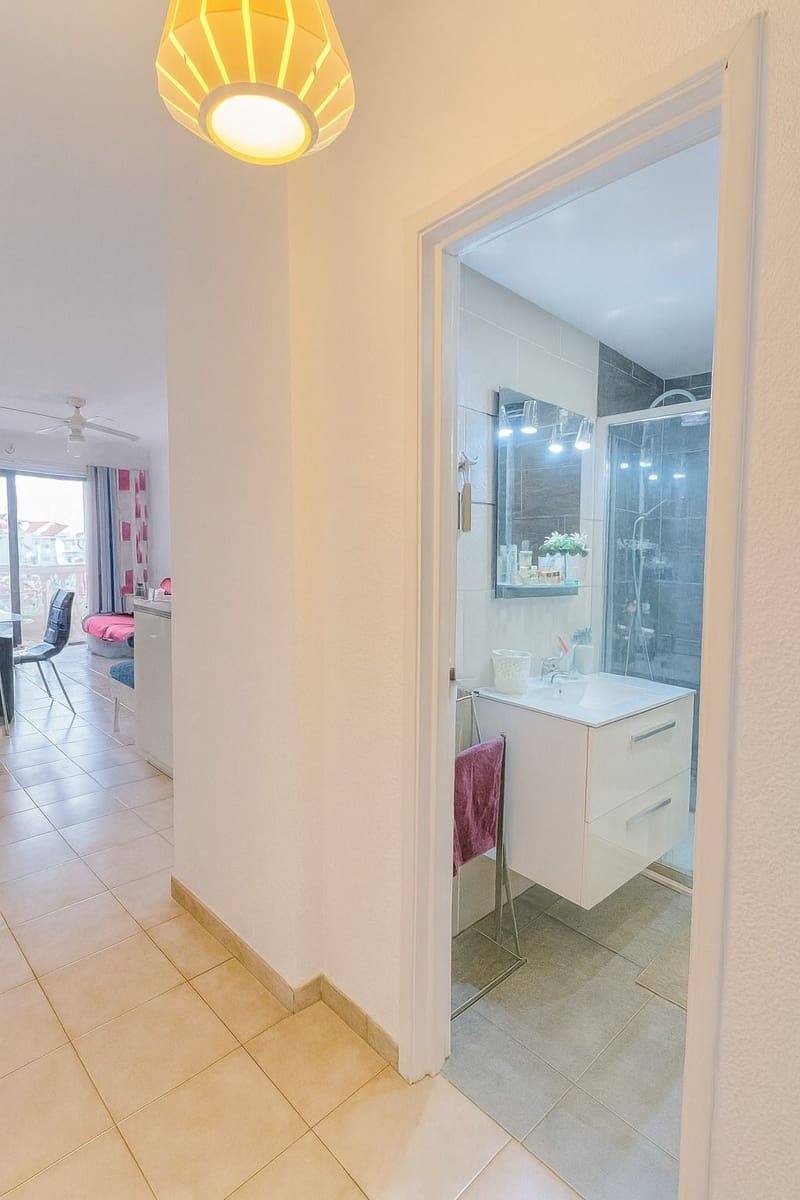 1 makuuhuone Huoneisto myytävänä paikassa Los Cristianos mukana uima-altaan 
autotalli - 290 000 € (Ref: 9445768)