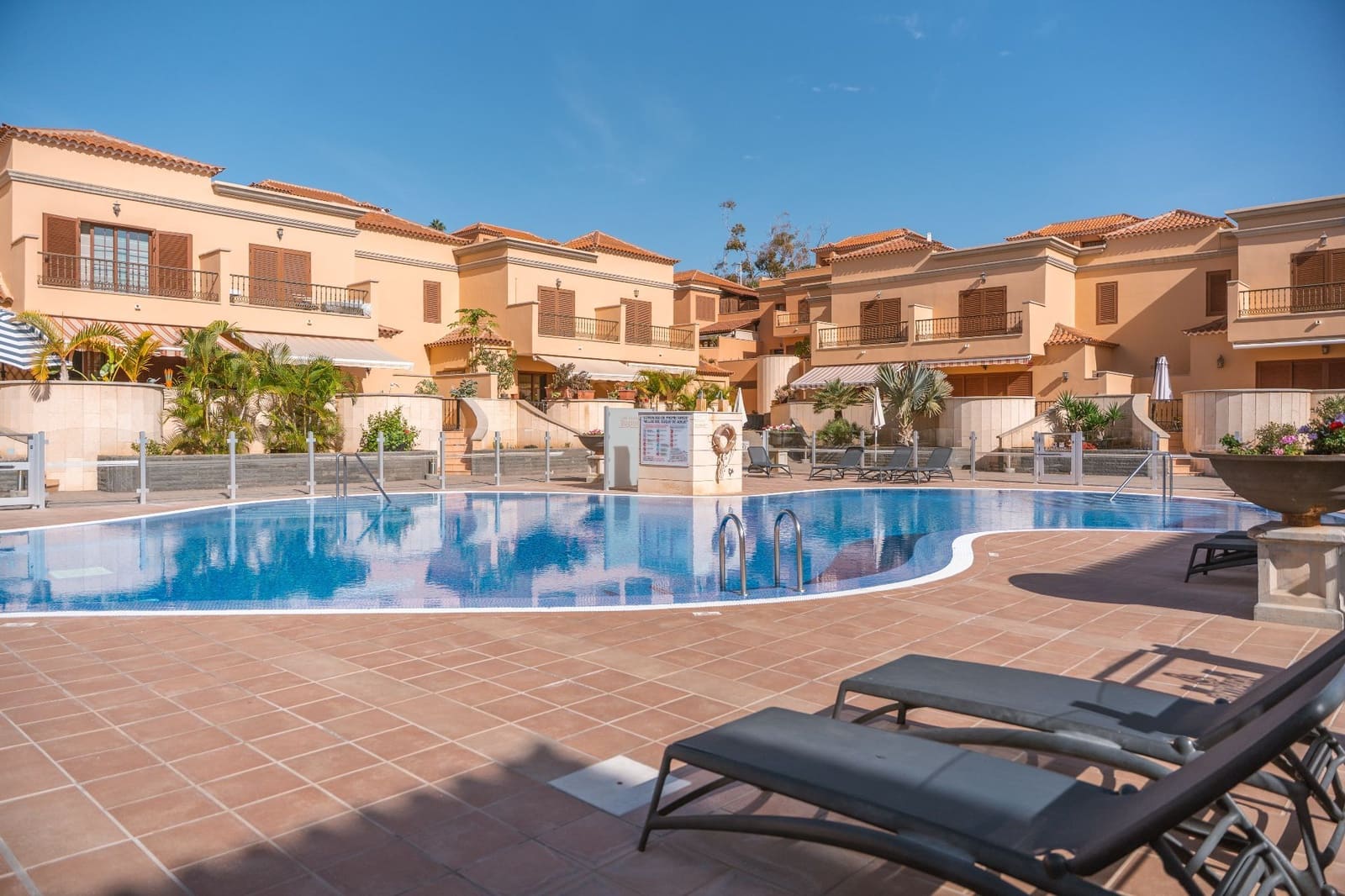 3 sovrum Semi-fristående Villa till salu i Playa del Duque med pool garage - 1 280 000 € (Ref: 9451622)