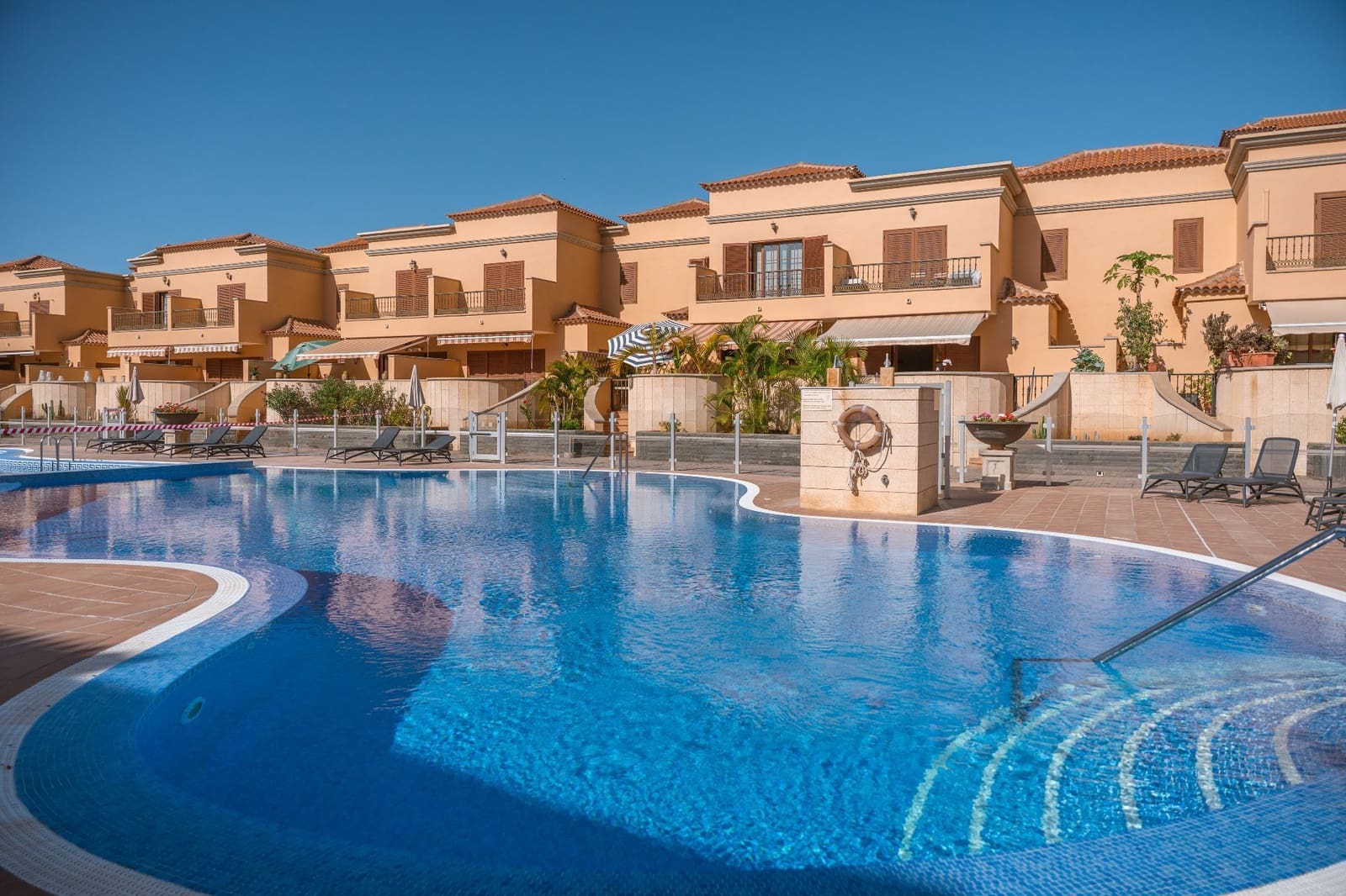 3 sovrum Semi-fristående Villa till salu i Playa del Duque med pool garage - 1 280 000 € (Ref: 9451622)