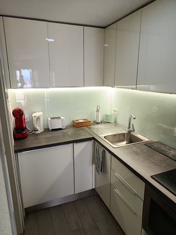 Appartement te koop in Los Cristianos, Arona met zwembad - € 199.000 (Ref: 9465172)