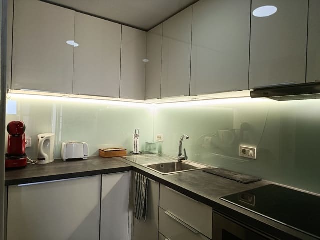 Appartement te koop in Los Cristianos, Arona met zwembad - € 199.000 (Ref: 9465172)