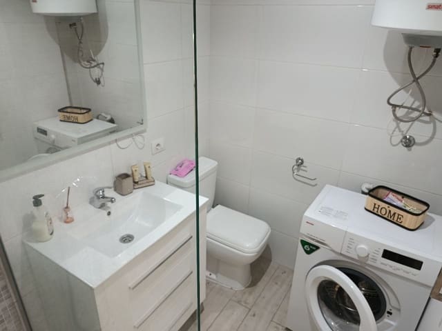 Appartement te koop in Los Cristianos, Arona met zwembad - € 199.000 (Ref: 9465172)