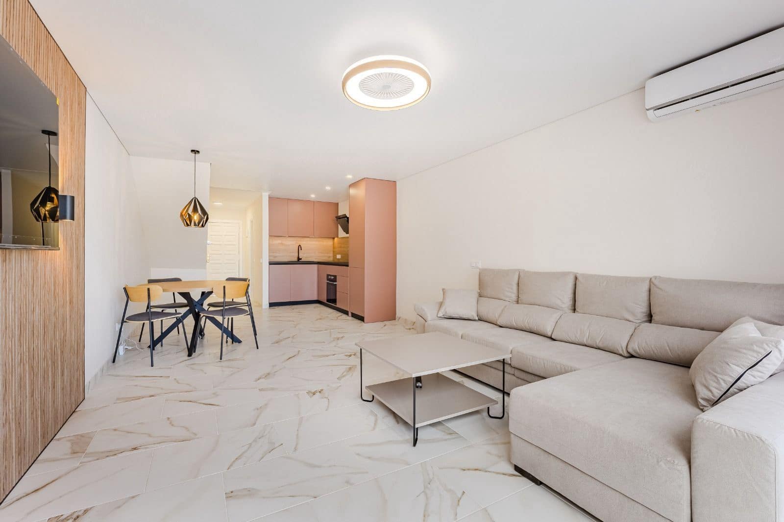 Apartamento de 2 habitaciones en Costa del Silencio en venta con piscina garaje - 325.000 € (Ref: 9465174)