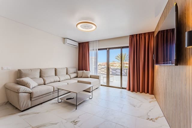 Apartamento de 2 habitaciones en Costa del Silencio, Arona en venta con piscina garaje - 325.000 € (Ref: 9465174)