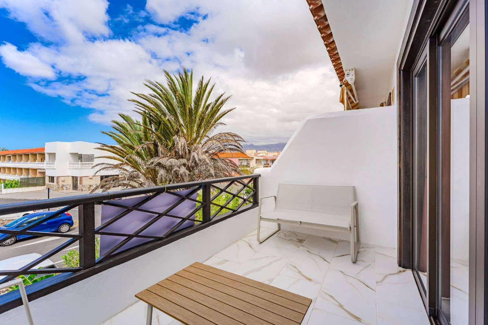 Apartamento de 2 habitaciones en Costa del Silencio en venta con piscina garaje - 325.000 € (Ref: 9465174)