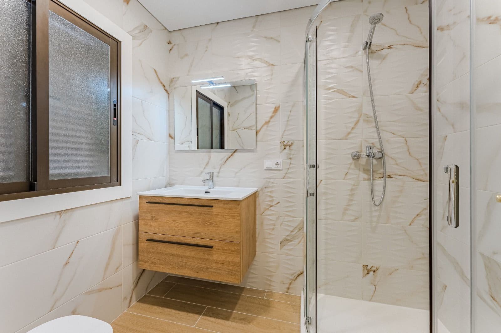 Apartamento de 2 habitaciones en Costa del Silencio en venta con piscina garaje - 325.000 € (Ref: 9465174)