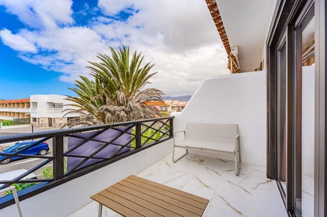 Apartamento de 2 habitaciones en Costa del Silencio, Arona en venta con piscina garaje - 325.000 € (Ref: 9465174)