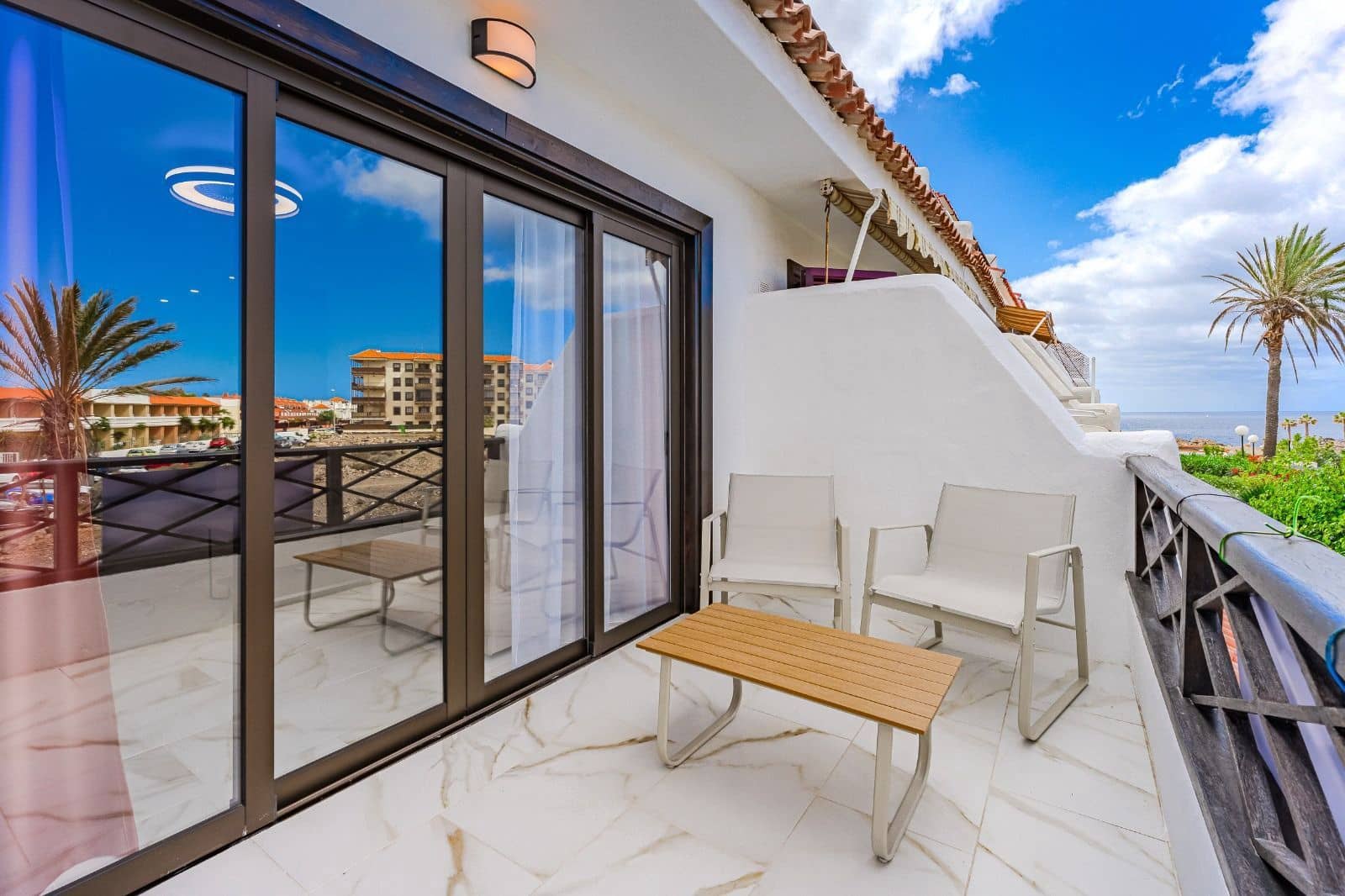 Apartamento de 2 habitaciones en Costa del Silencio en venta con piscina garaje - 325.000 € (Ref: 9465174)