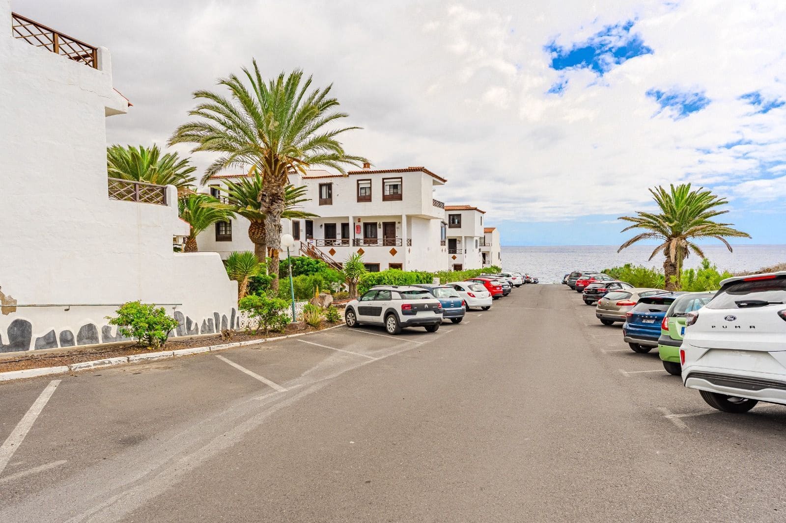 Apartamento de 2 habitaciones en Costa del Silencio en venta con piscina garaje - 325.000 € (Ref: 9465174)