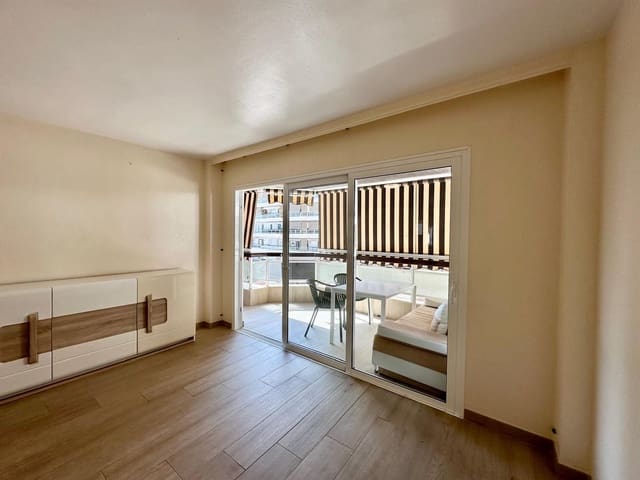 Apartamento de 2 habitaciones en Los Cristianos, Arona en venta con piscina - 355.000 € (Ref: 9494282)