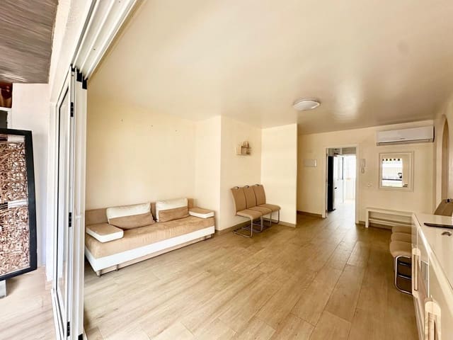 Apartamento de 2 habitaciones en Los Cristianos, Arona en venta con piscina - 355.000 € (Ref: 9494282)