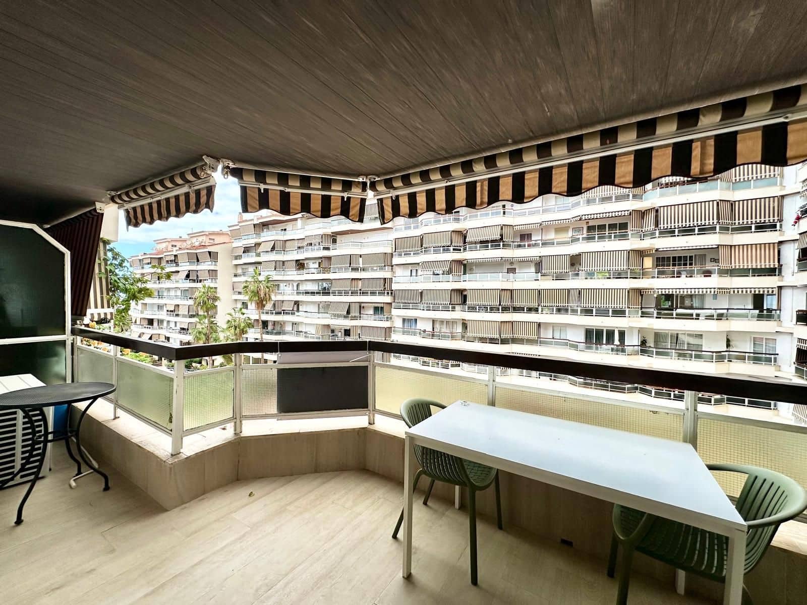 2 bedroom Apartment for sale in Los Cristianos with pool - € 355,000 (Ref: 9494282)