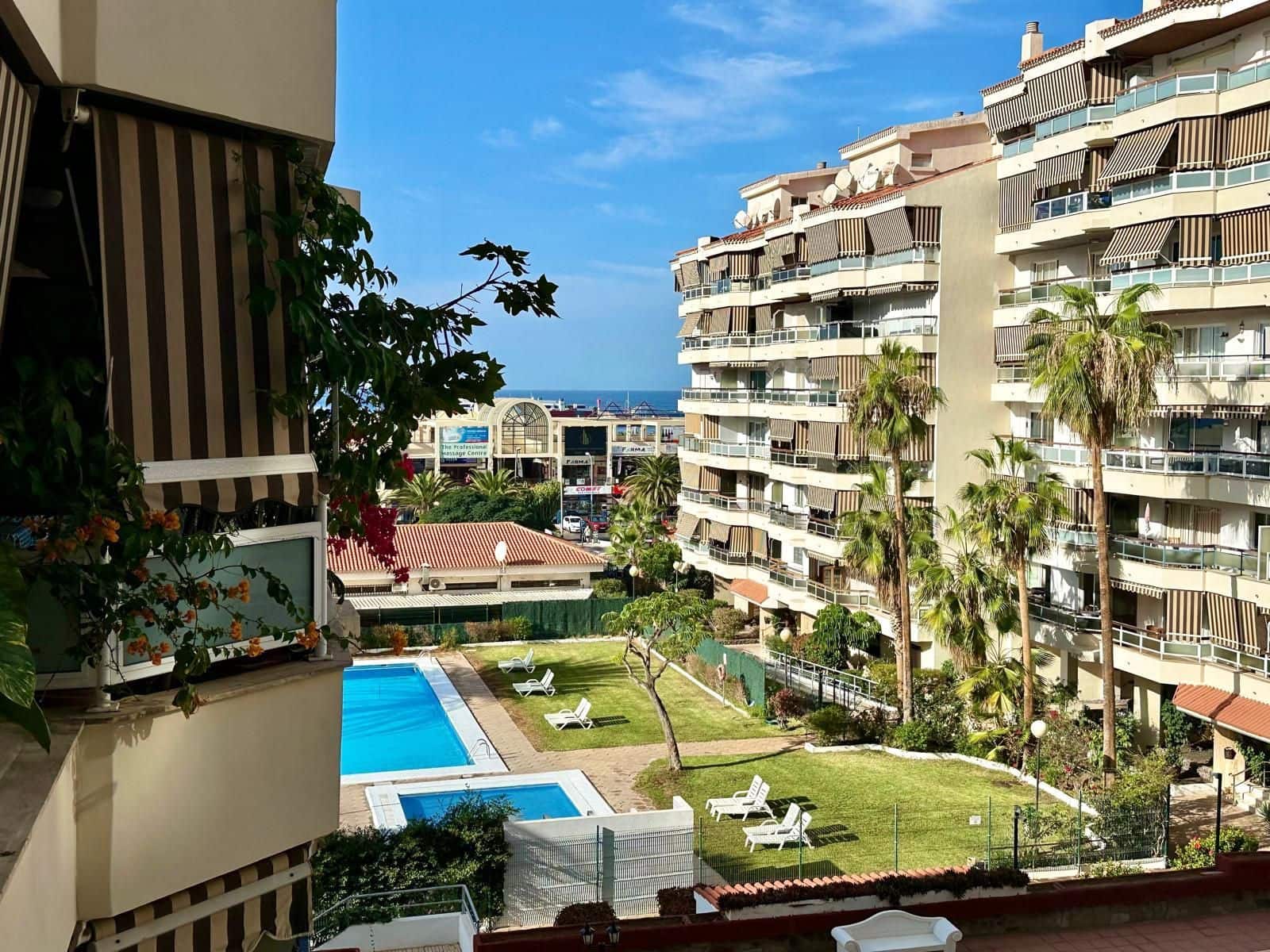 2 bedroom Apartment for sale in Los Cristianos with pool - € 355,000 (Ref: 9494282)