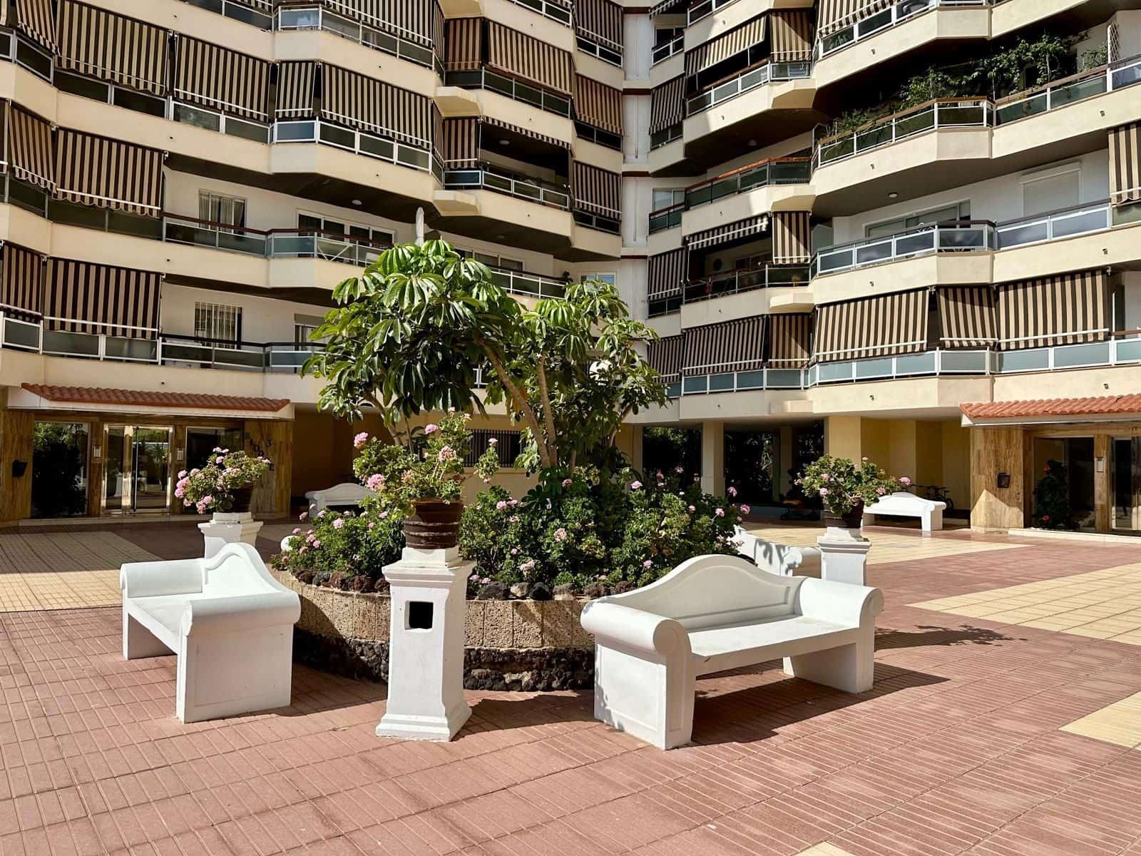 2 bedroom Apartment for sale in Los Cristianos with pool - € 355,000 (Ref: 9494282)