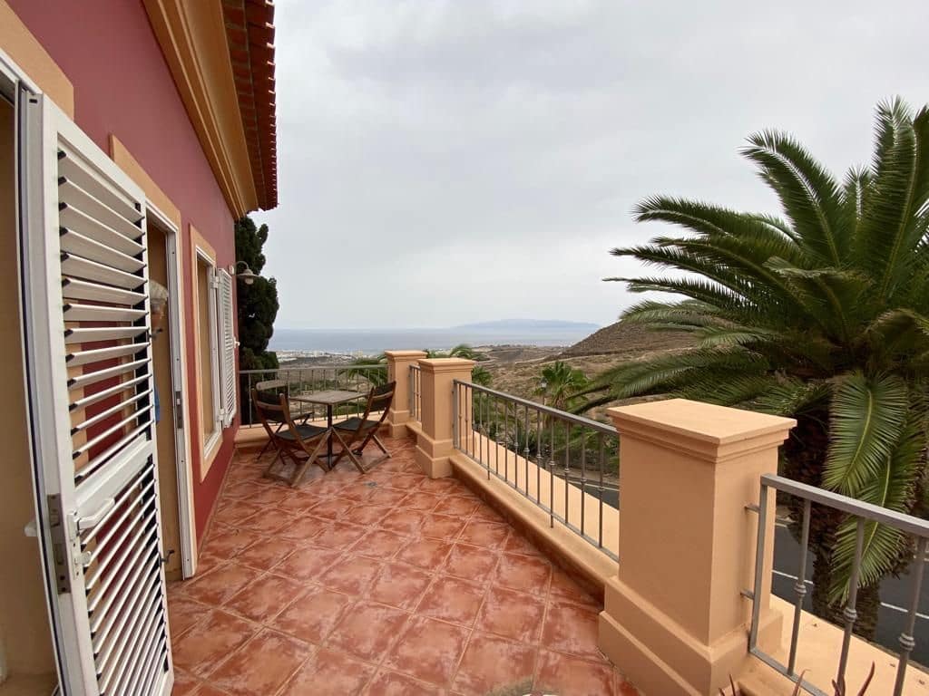 4 Zimmer Villa zu verkaufen in Chayofa mit Garage - 1.200.000 € (Ref: 9501843)