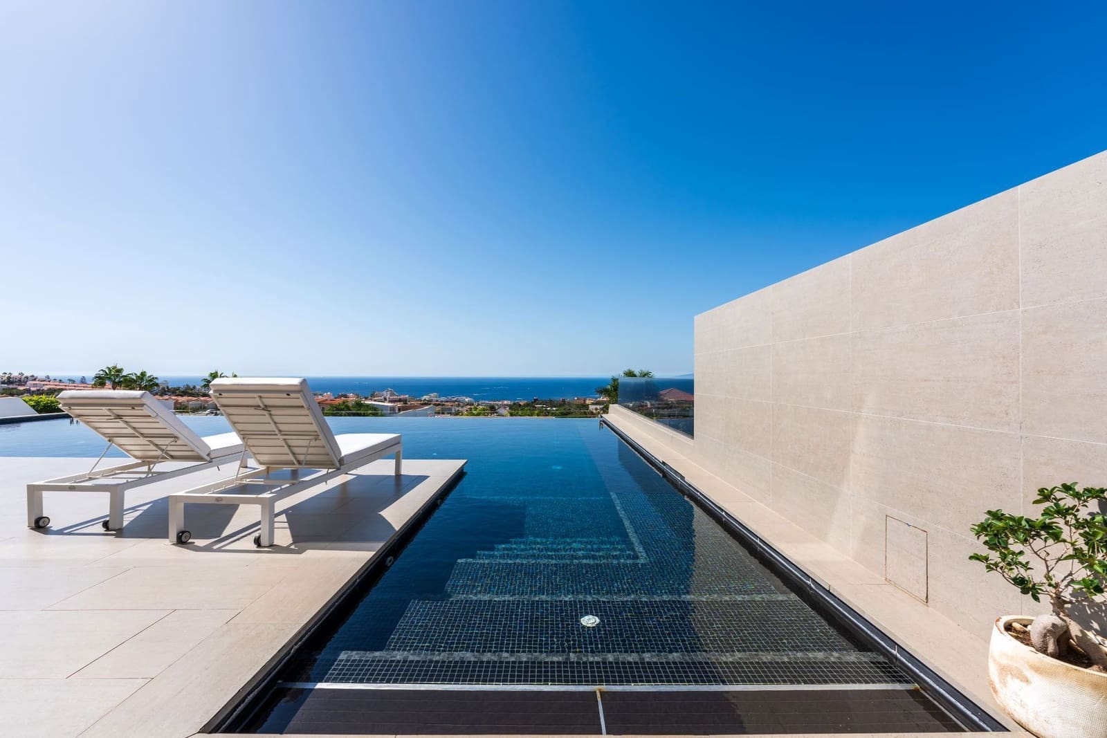 5 Zimmer Villa zu verkaufen in El Madronal mit Pool Garage - 2.950.000 € (Ref: 9501844)