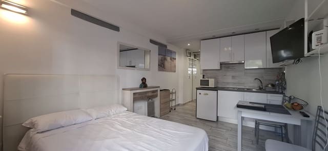 Appartement te koop in Playa de las Américas, Adeje met zwembad garage - € 160.000 (Ref: 9503841)