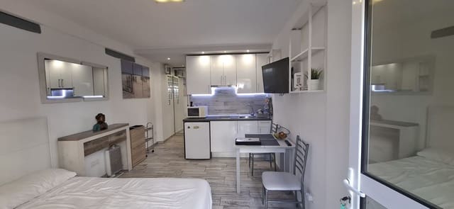 Appartement te koop in Playa de las Américas, Adeje met zwembad garage - € 160.000 (Ref: 9503841)