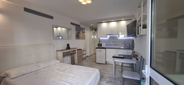 Appartement te koop in Playa de las Américas, Adeje met zwembad garage - € 160.000 (Ref: 9503841)