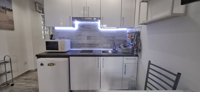 Appartement te koop in Playa de las Américas, Adeje met zwembad garage - € 160.000 (Ref: 9503841)