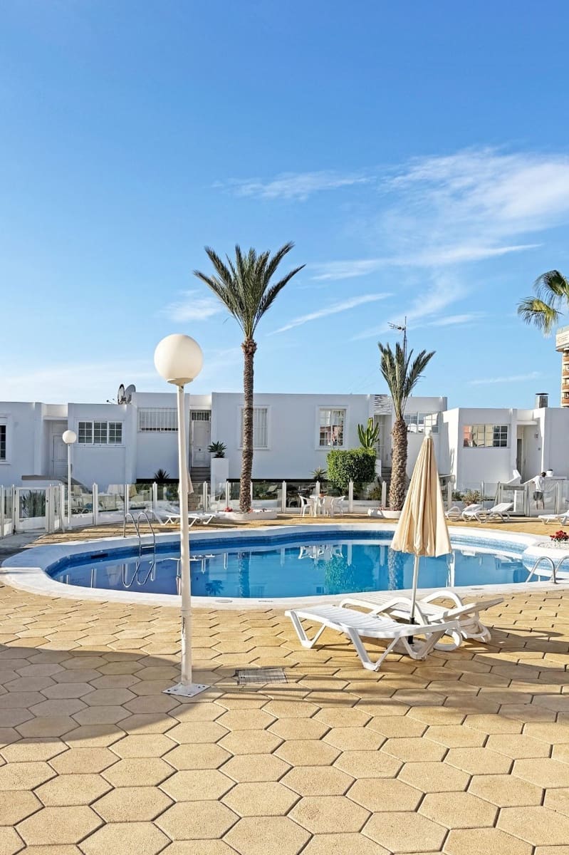 2 bedroom Apartment for sale in Playa de las Americas with pool - € 540,000 (Ref: 9529416)