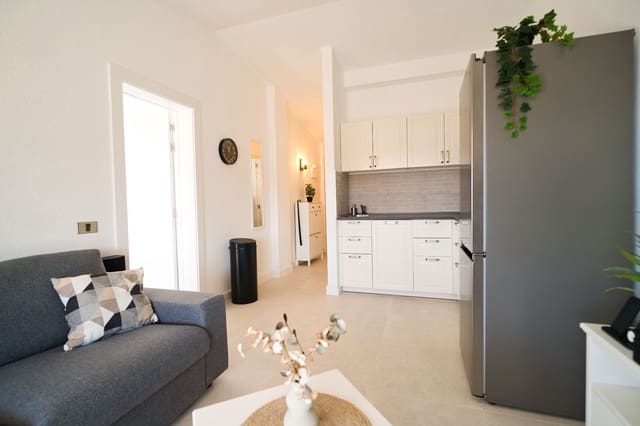 1 quarto Apartamento para venda em Los Cristianos, Arona com piscina - 330 000 € (Ref: 9585382)